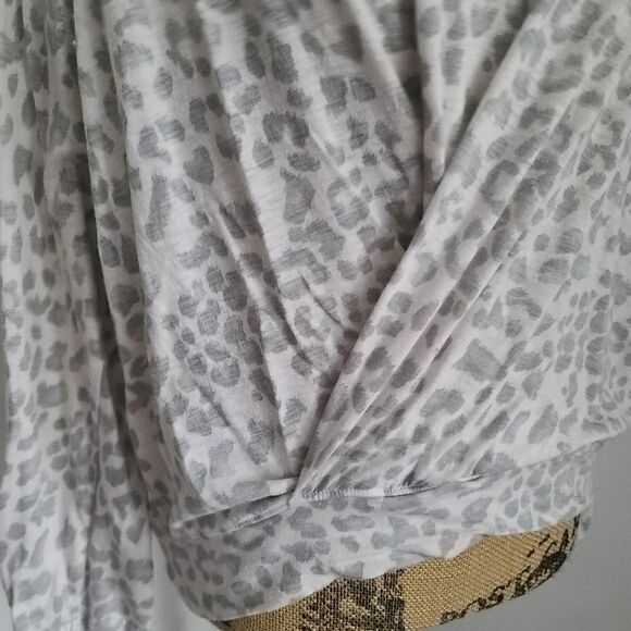 Sundry Grey Leopard Cozy Long Sleeve Top - Picture 3 of 15